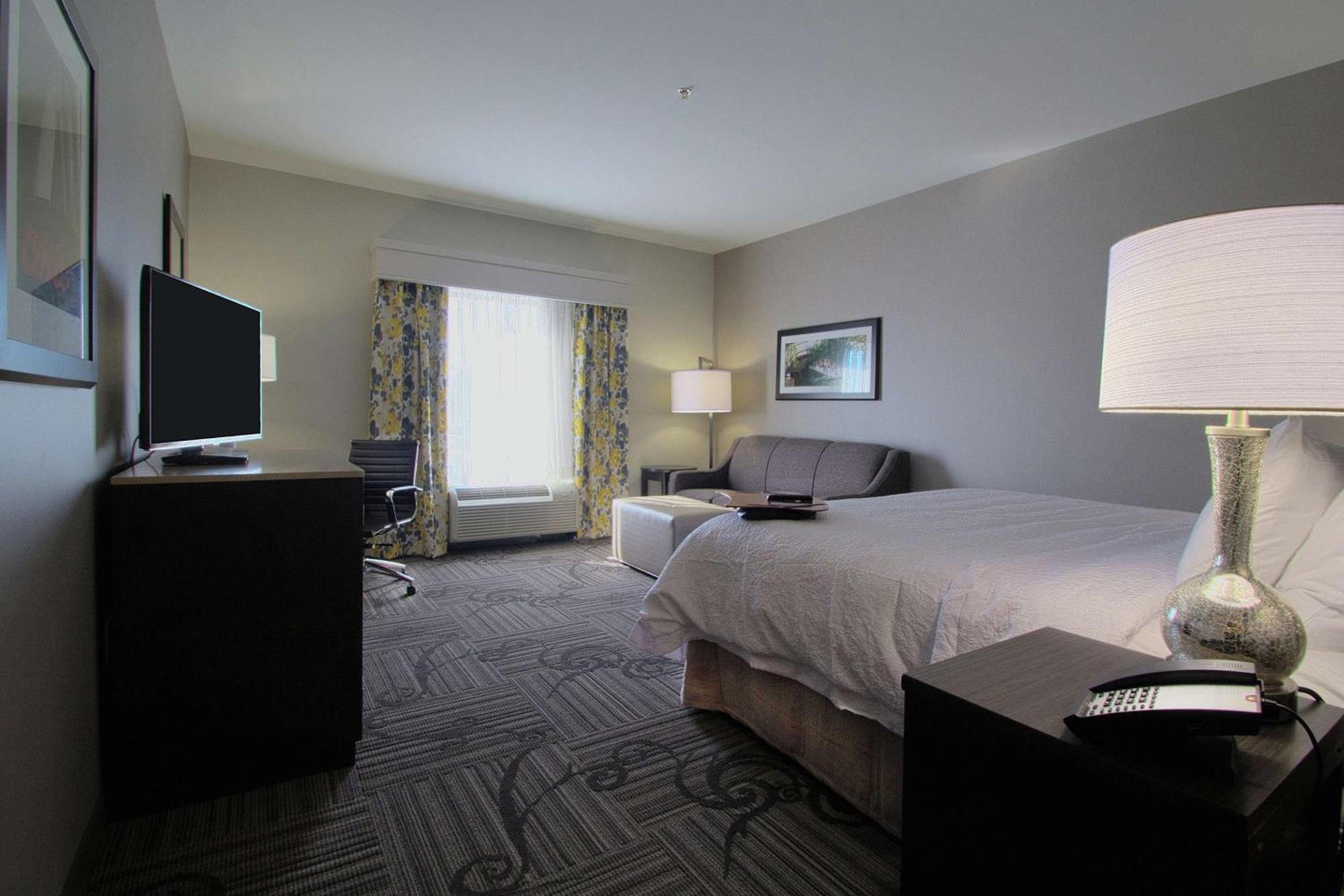 Hampton Inn & Suites Columbus/University Area Экстерьер фото