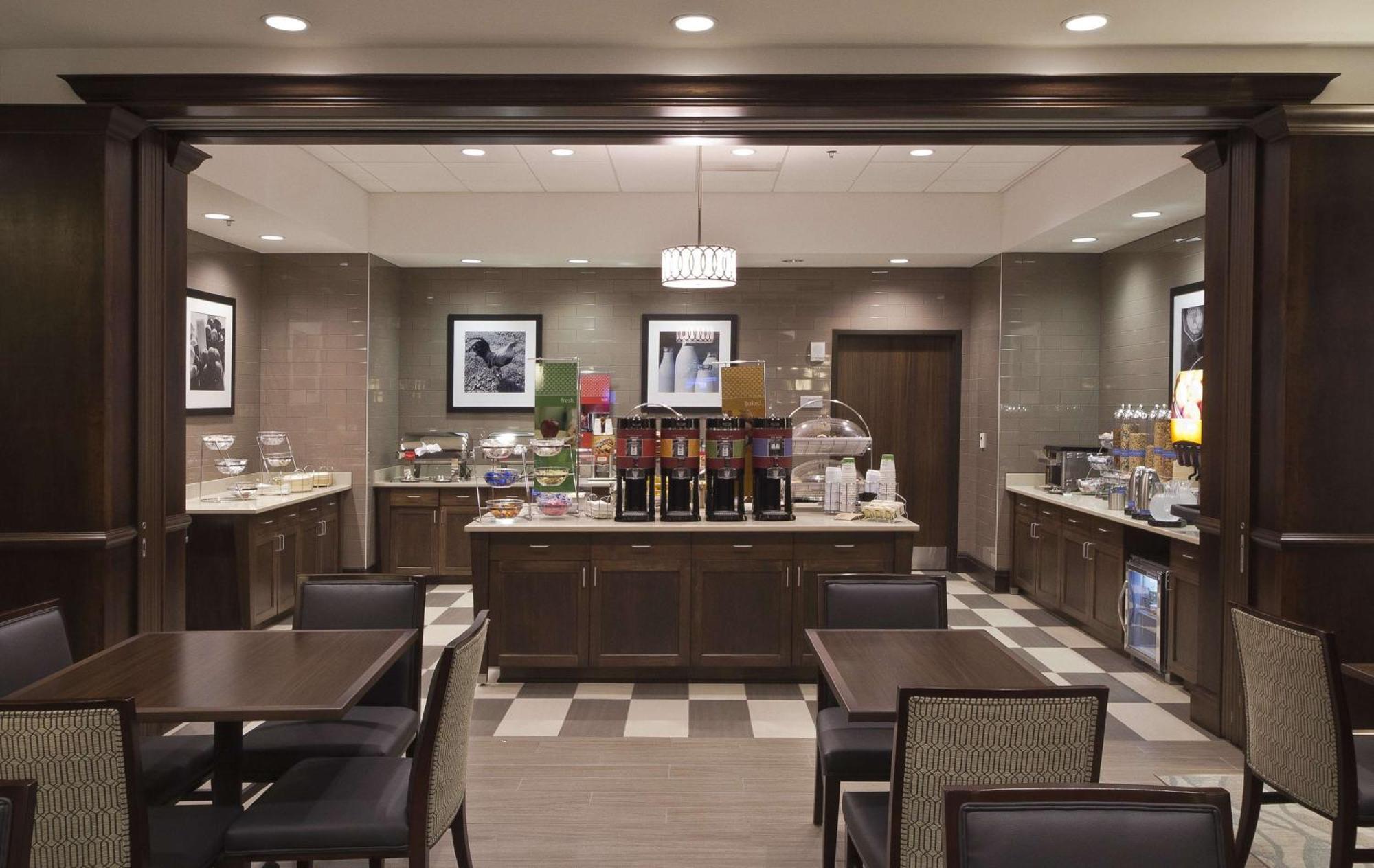 Hampton Inn & Suites Columbus/University Area Экстерьер фото